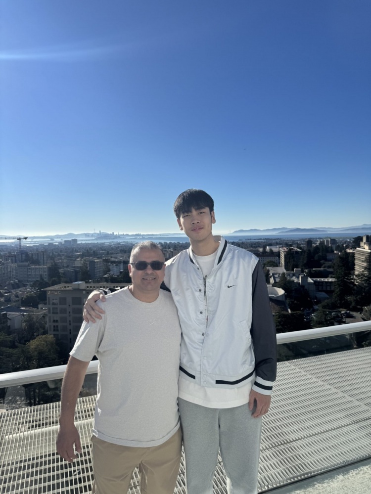 C7娱乐网站-主教练Zedan晒照:和张博源一起访问加州大学伯克利分校!