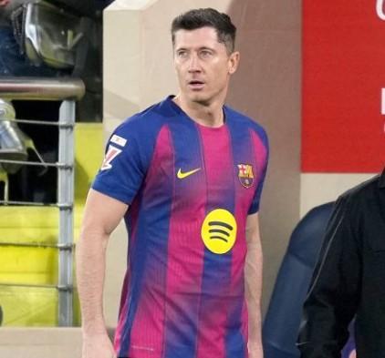 ESPN:巴萨计划与莱万商讨大幅降薪续约,球员仍可能留队