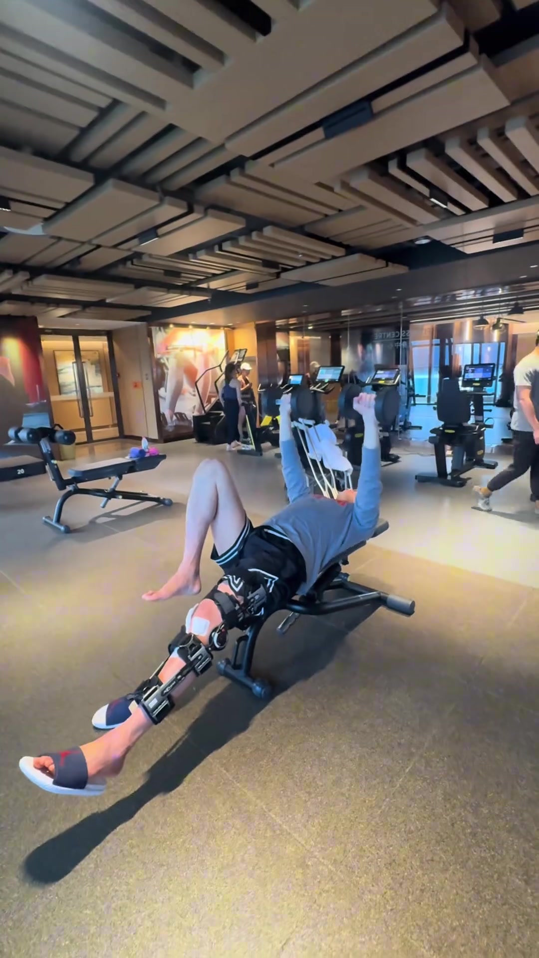 C7娱乐-郭艾伦晒康复过程:加油 难熬的日子很快就会过去的