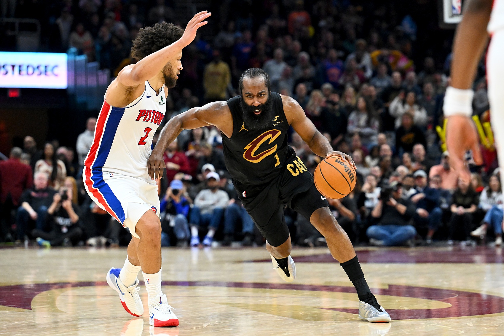 C7娱乐电脑版-分析师：人们不会记住哈登的MVP 只会记住他季后赛关键时刻掉链子